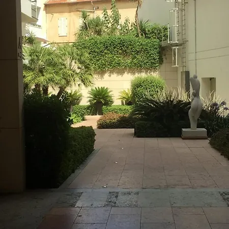 Modern Studio With Terrace Near The Downtown Antibes